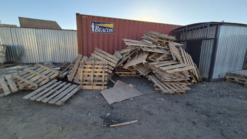 Поддоны деревянные, дрова