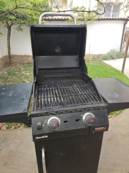 Продавам газово барбекю Char-broil