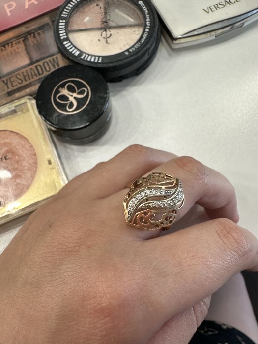 Продам зоолотое кольцо ручная работа