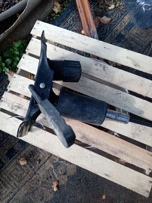 Продаю газомомасленый подъёмник на кресла