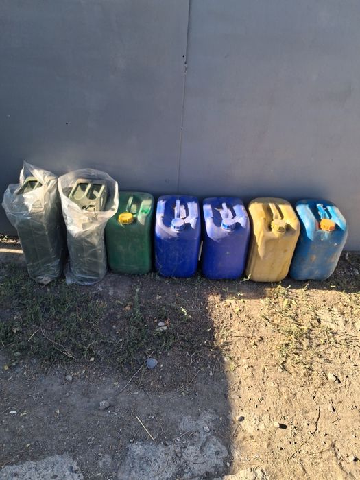 Продам канистры новые