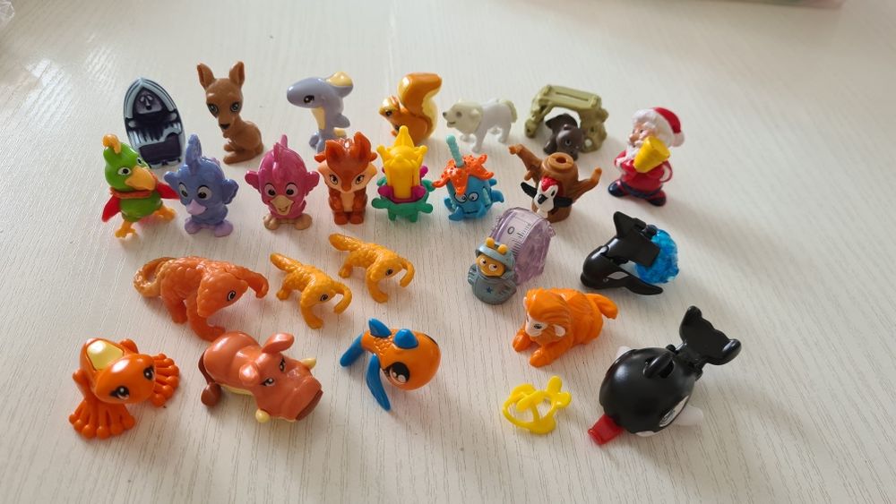 Продаю киндер игрушки