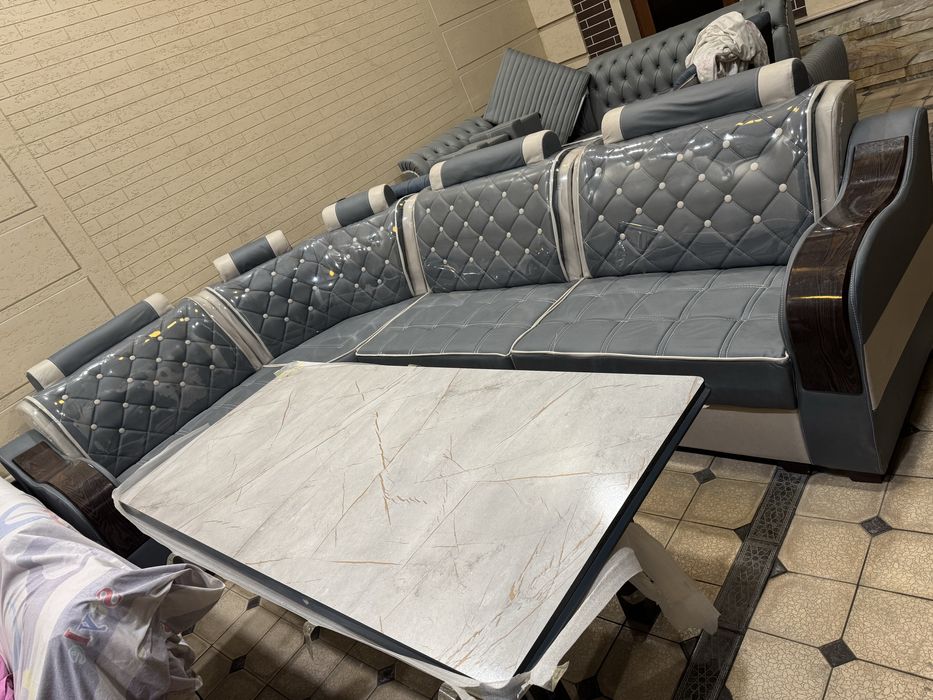 Гостиной угалок 2 та пуфик 220-320