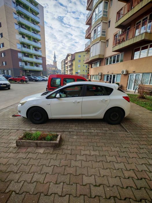 Vând sau schimb  Opel Astra j an fab 2011!