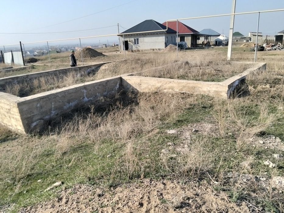 Продам срочно участок с фундаментом  9.10