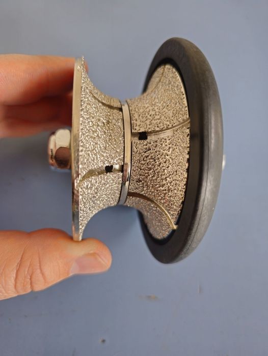 Профилна фреза за заобляне на ръбове