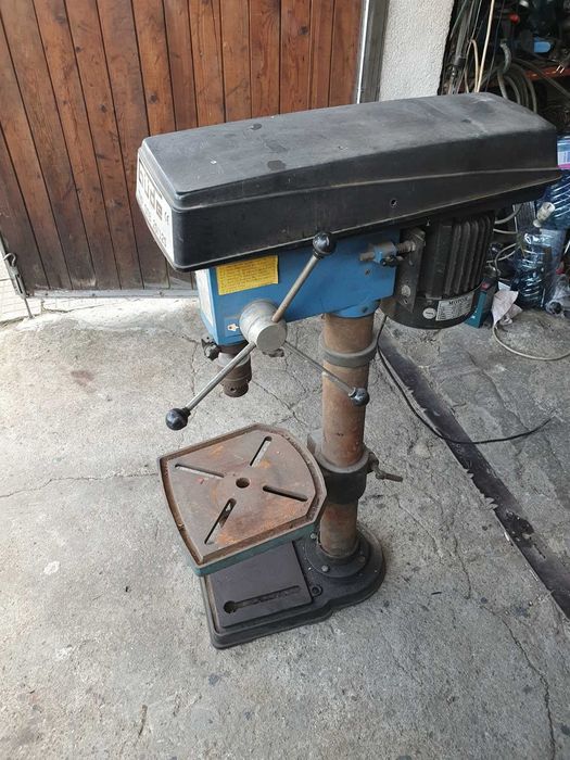 Настолна бормашина монофазна