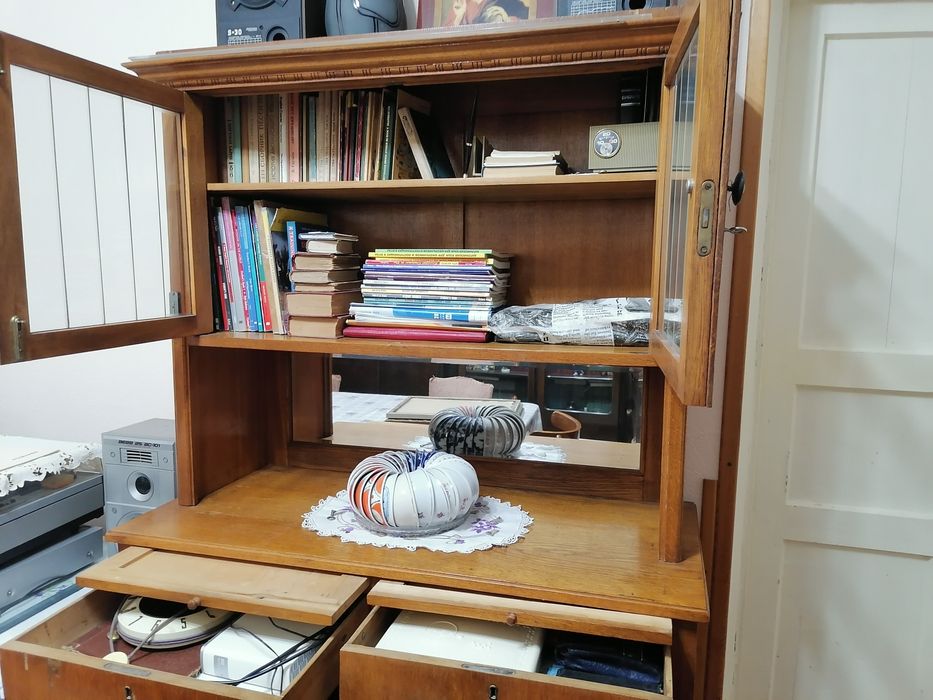 Шкаф буфет в хорошем состоянии