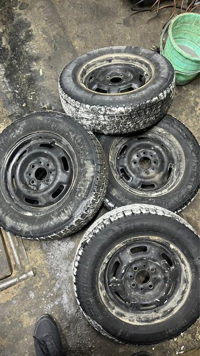 Продам комплект шины с дисками,  липучка