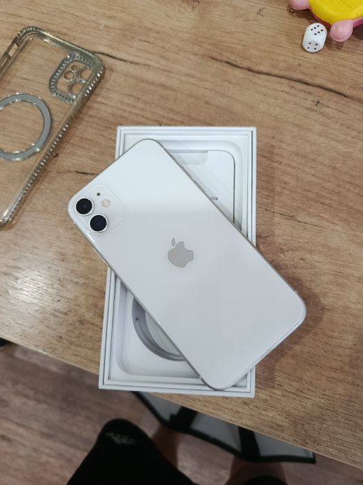 iPhone 11 с коробкой