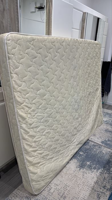 Матрас 1.60 на 2.  Бу самовывоз бесплатно.