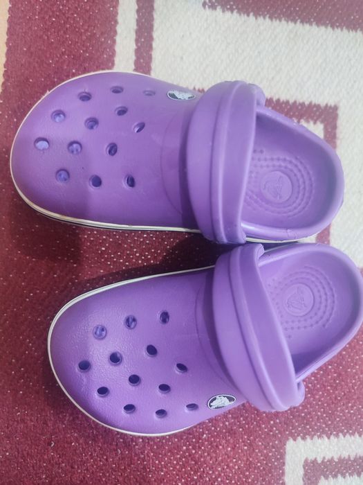 Crocs  новые, размер С 4-5, оригинал, фиолетового цвета, на девочку