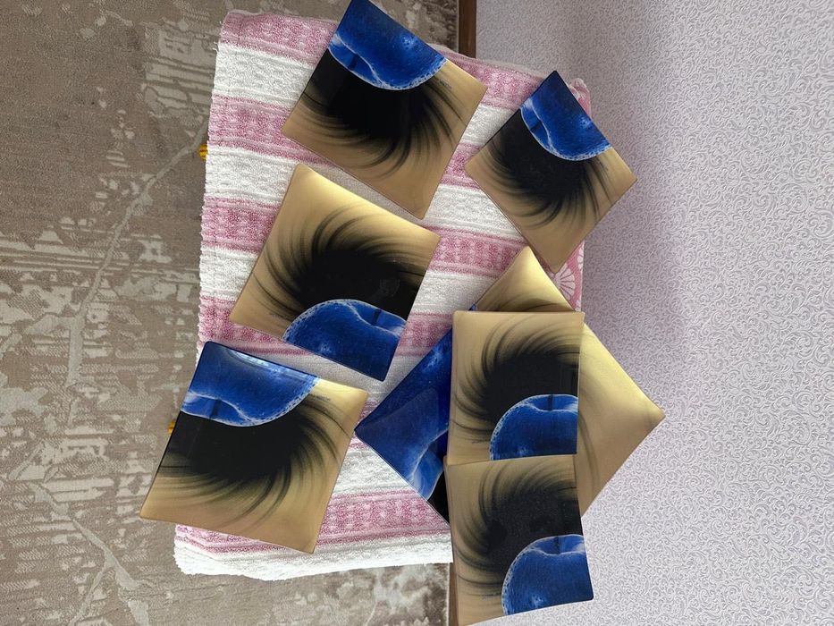 Набор тарелок и большое блюдо