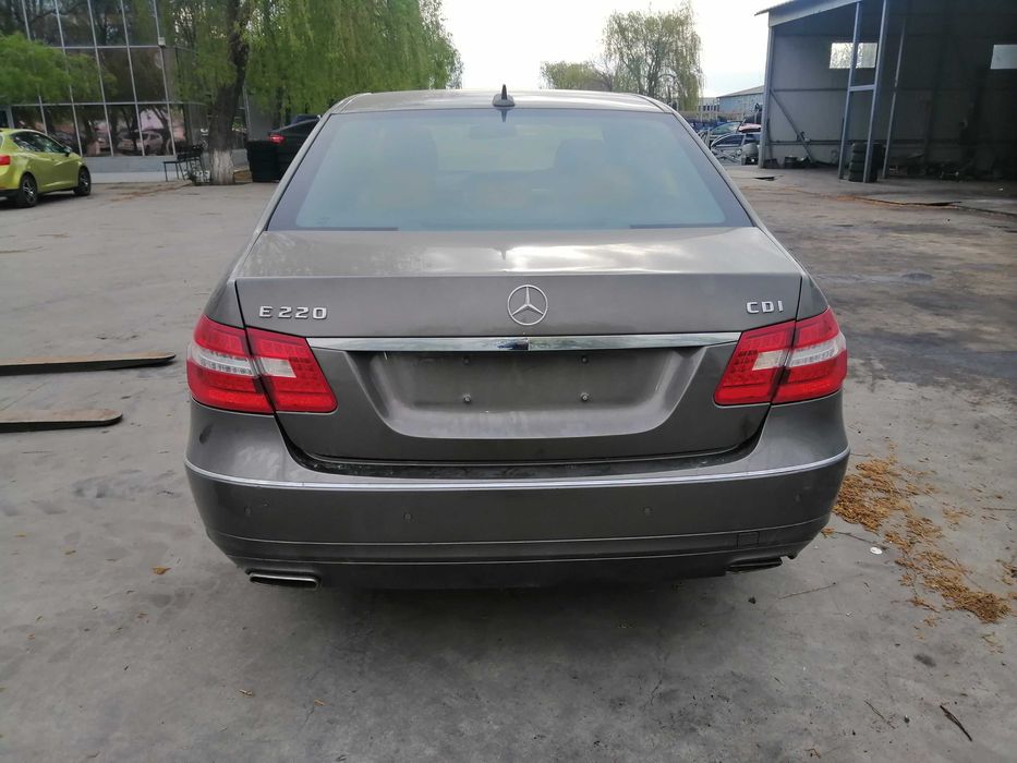 Dezmembram Mercedes E220