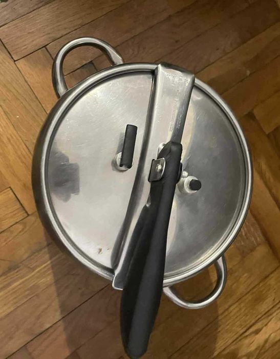 Ertone ERT-MN 306 9L pressure cooker, STAINLESS STEEL material