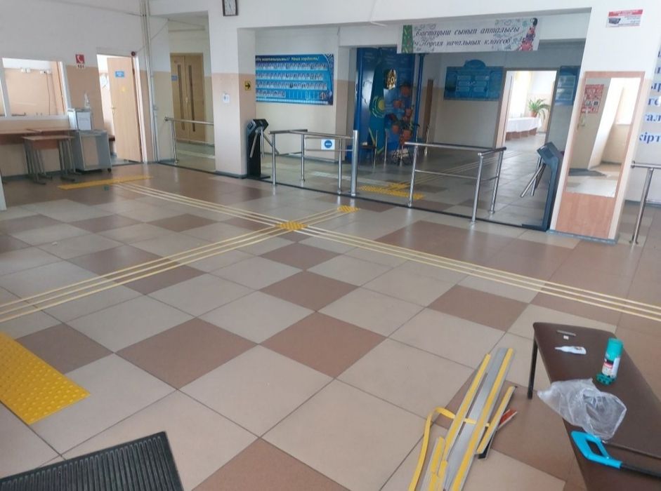 Тактильные таблички с азбукой Брайля, ленты, адаптация