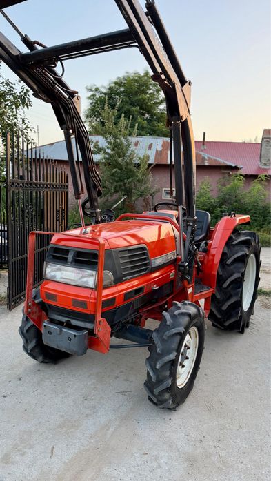 Kubota GL 320 | tractor japonez 4x4 | incarcator frontal original cu cupa