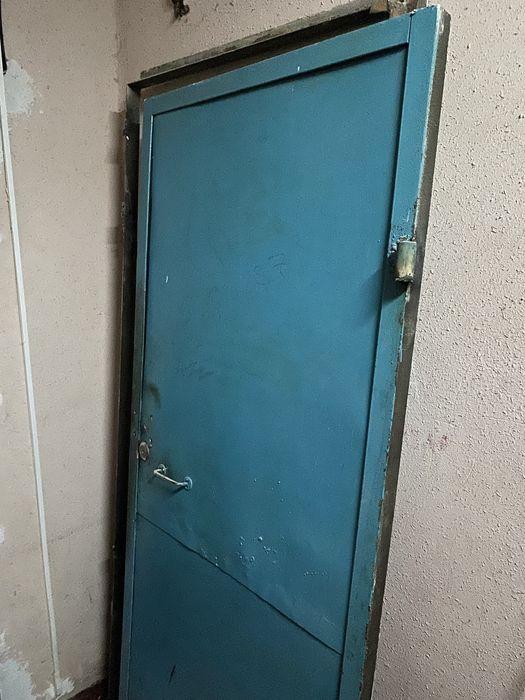 Продам железную дверь