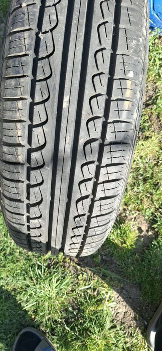 Vând urgent jante cu anvelope de vară ford focus 2