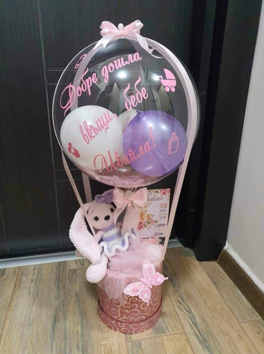 Кутия с цветя и балони