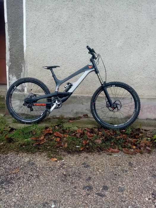 De vanzare bicicletă YT-unes indusries  din fibra de carbon