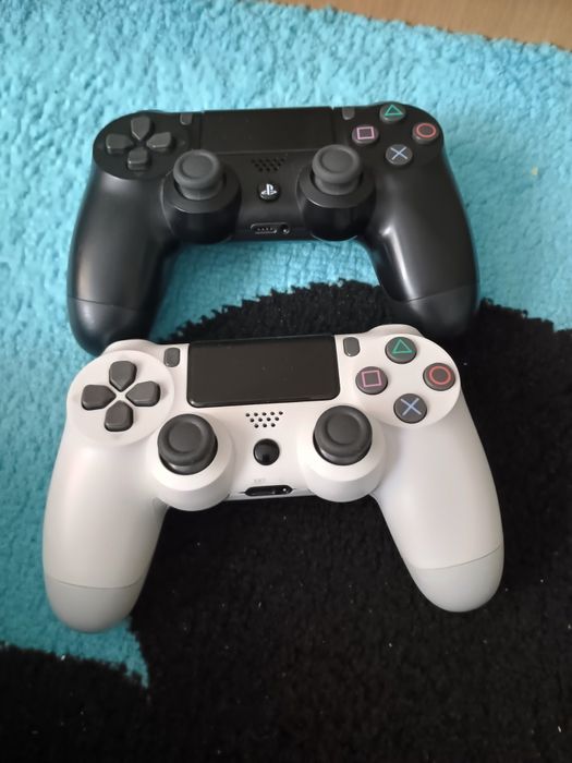 Vând PS 4 slim utilizat