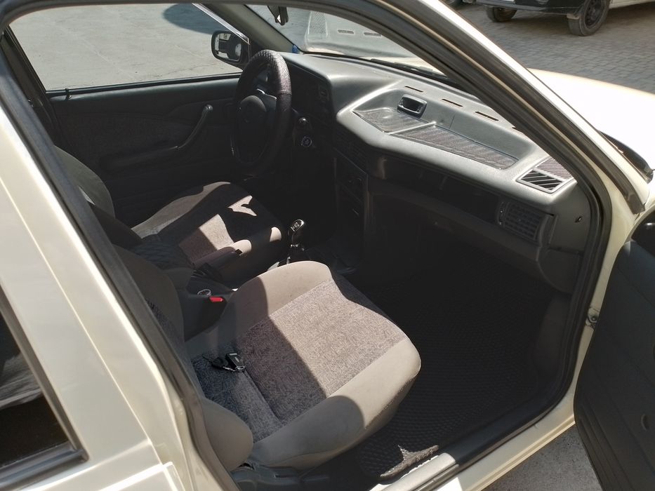 Nexia sotiladi bir qo'l