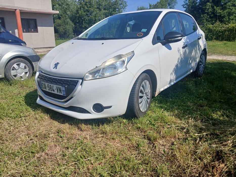 Vând peugeot 208