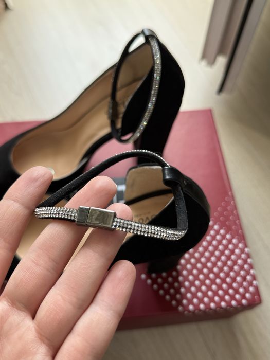 Замшевые туфли продам