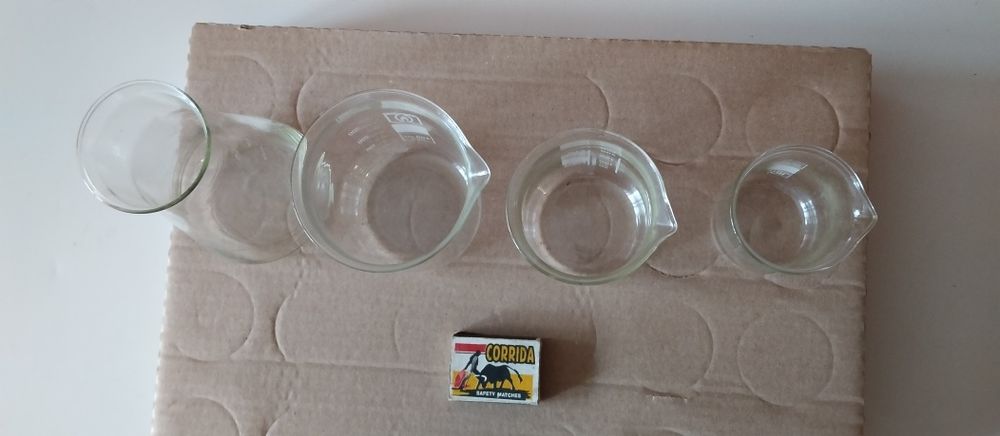 4 различни по грамаж стъклени колбички 150,250,300,400 милилитраl