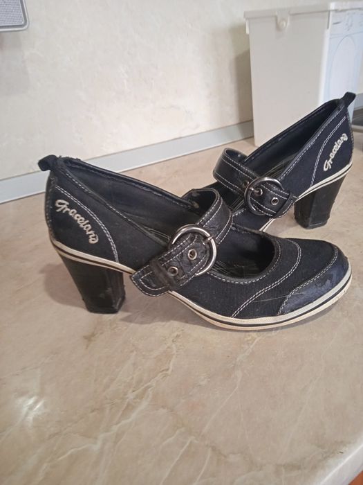 Спортно-елегантни обувки 39 номер