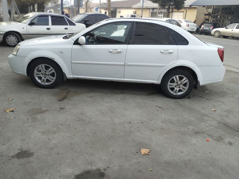 Ласетти сотилади