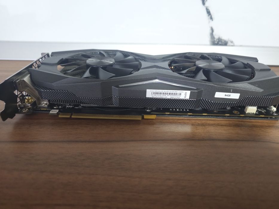 Placă video ZOTAC GTX 1080 AMP! 8GB GDDR5X – funcționează perfect