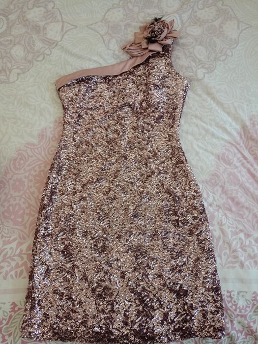 Рокля с пайети с едно рамо по тялото