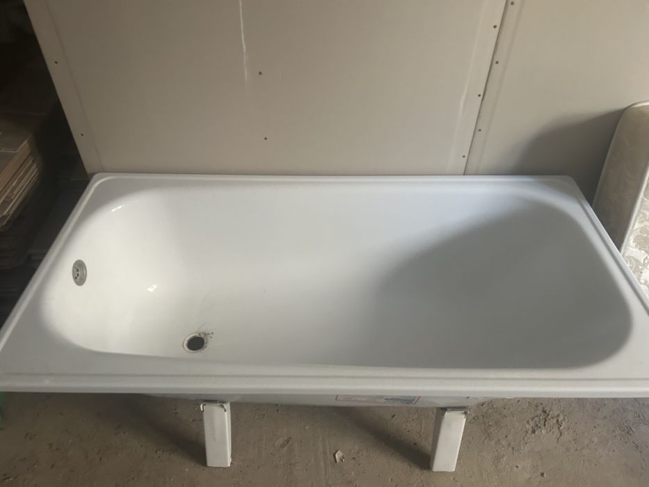 Ванна , раковина с тюльпаном