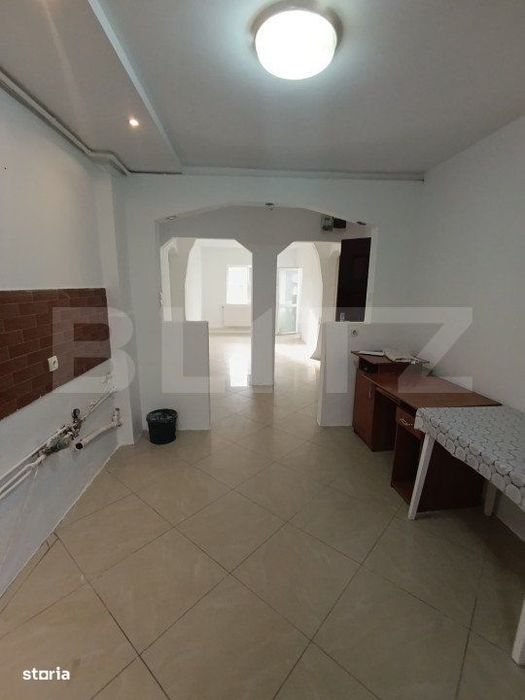 Apartament spatios  - 4 camere, 2 bai, 2 balcoane, loc de parcare