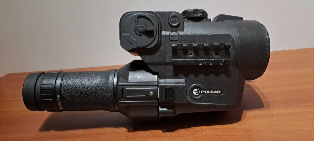 Nightvision Pulsar DN55 /DFA75 functionare perfectă cu multe accesorii
