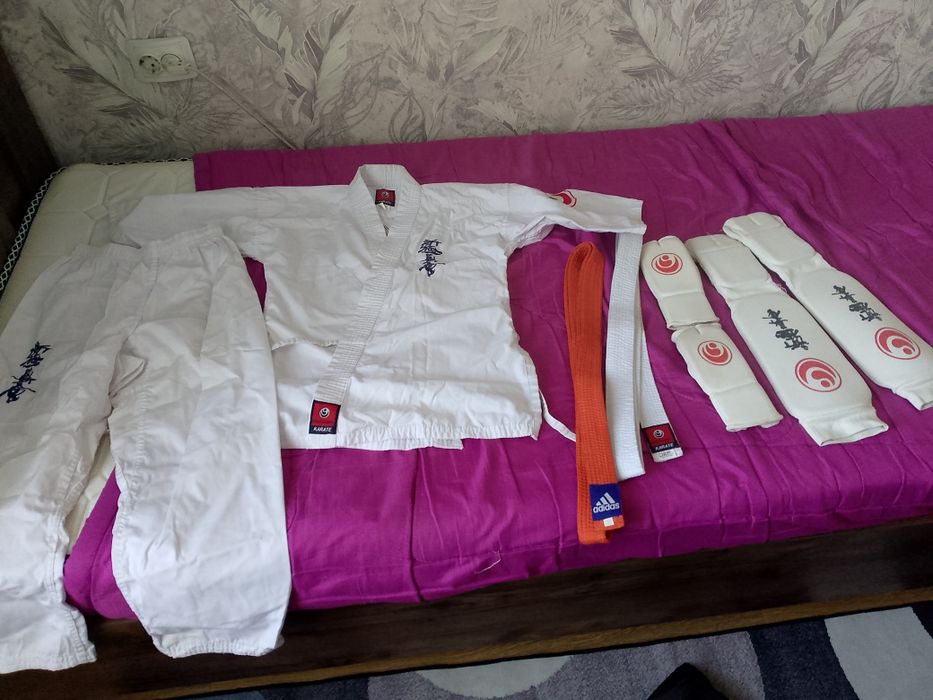 Продам кимоно для мальчиков и девочек