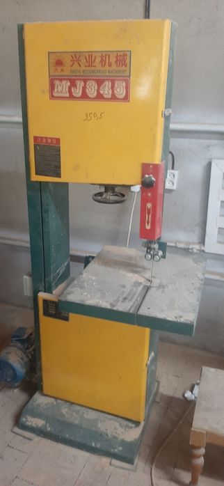 Ленточная пила по дереву