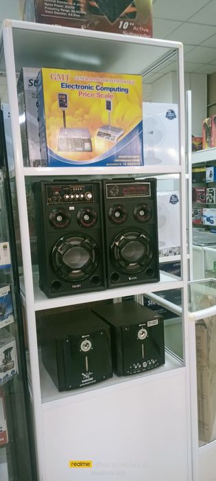 Продам витрины торговые.