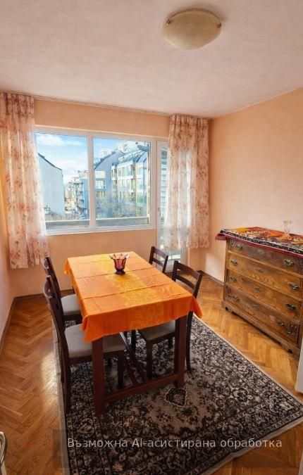 Тристаен апартамент в района на Колхозен пазар!