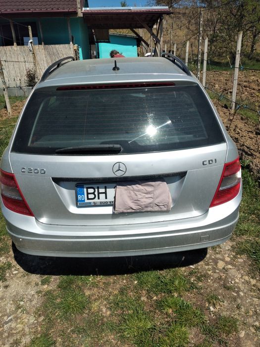 Vând Mercedes C200