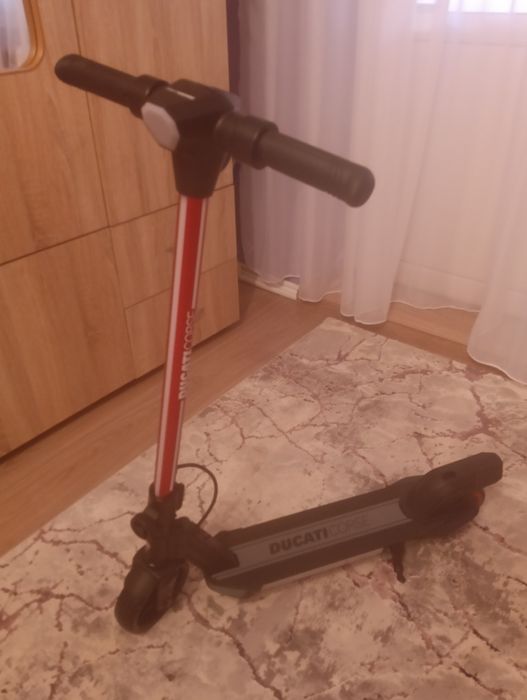 Vând trotineta electrica DUCATI