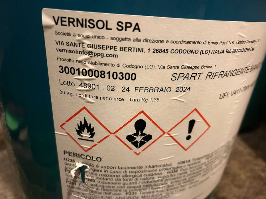 Vopsea profesională pentru marcaje rutiere – Made in Italy