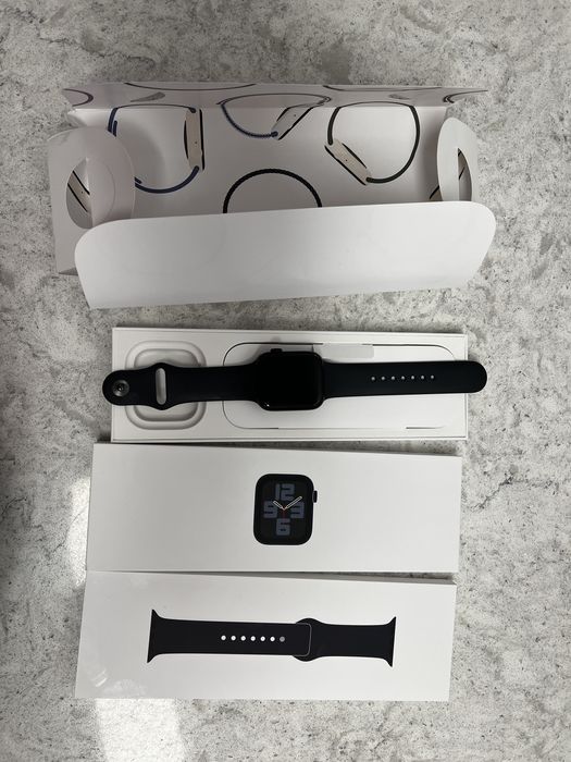 Apple watch SE smartwatch