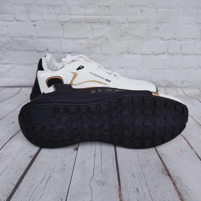 Мъжки спортни обувки - размер 45