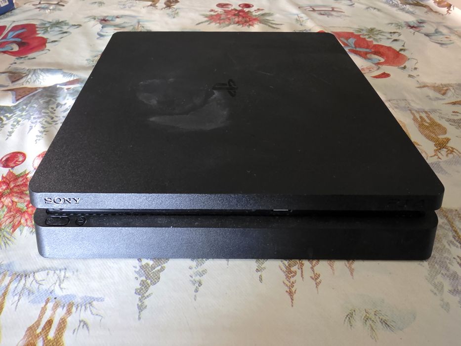 PlayStation 4 / PS4, 1TB, 2 джойстика, кутия