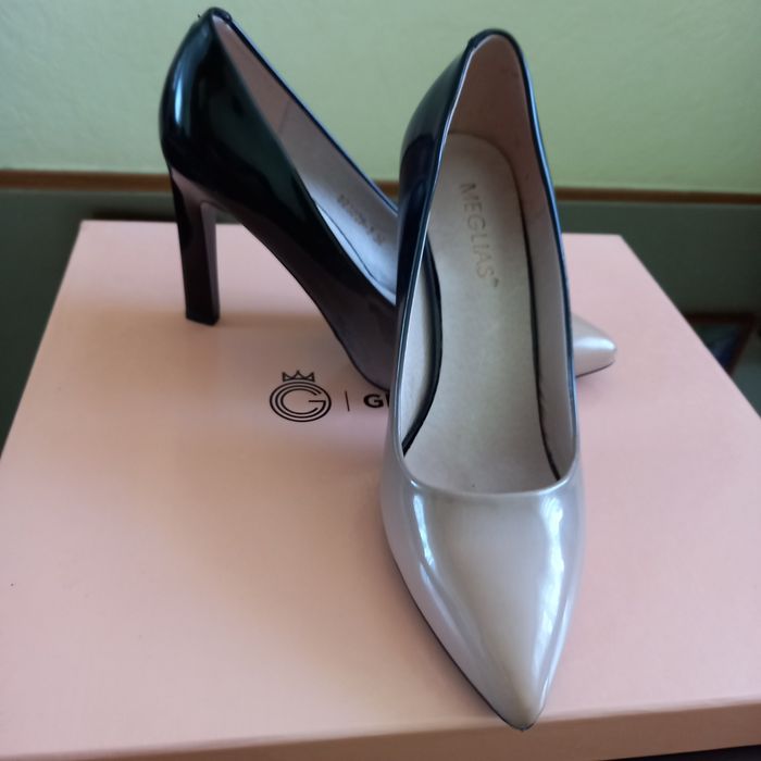 Продажа сапог и туфли.