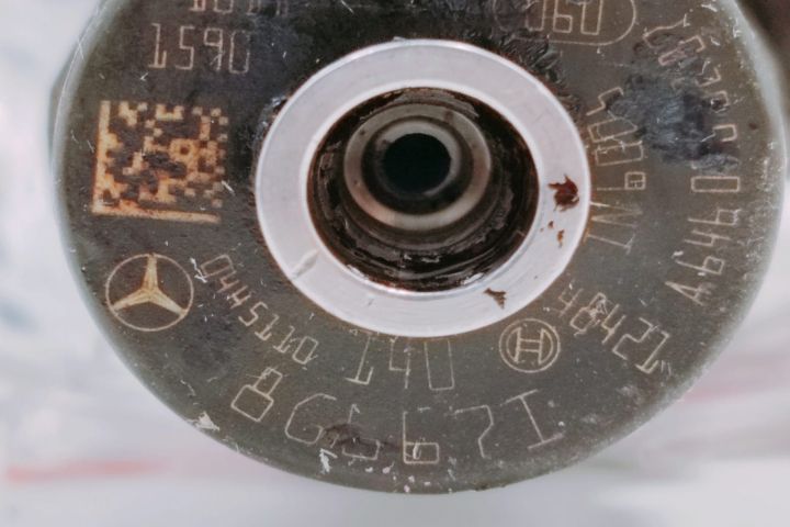 Injector  2.2 cdi 0445110140 Mercedes-Benz Vito W639