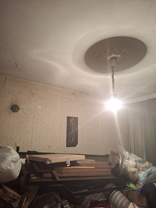 Продавам тристаен апартамент до Мед институт